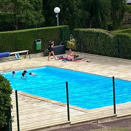 Picsine, Tennis Résidence Sévigné 300m *