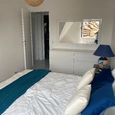 Picsine, Tennis Sevigne 300m *