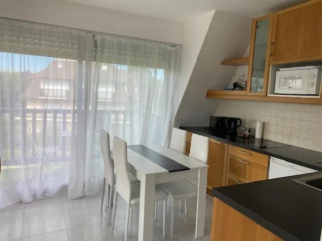 Picsine, Tennis Sevigne 300m